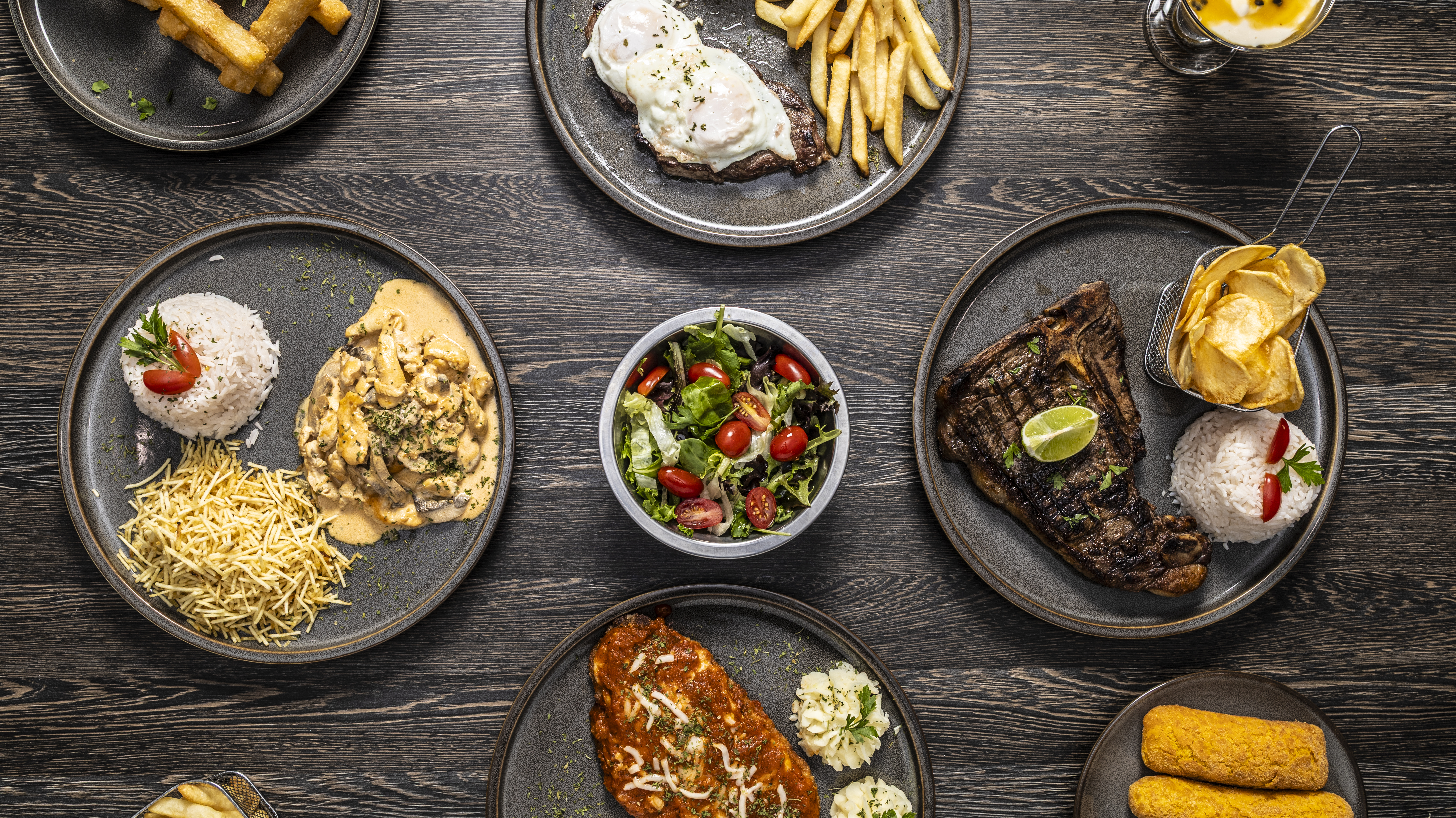 Pratos do Aroma Café & Restaurant